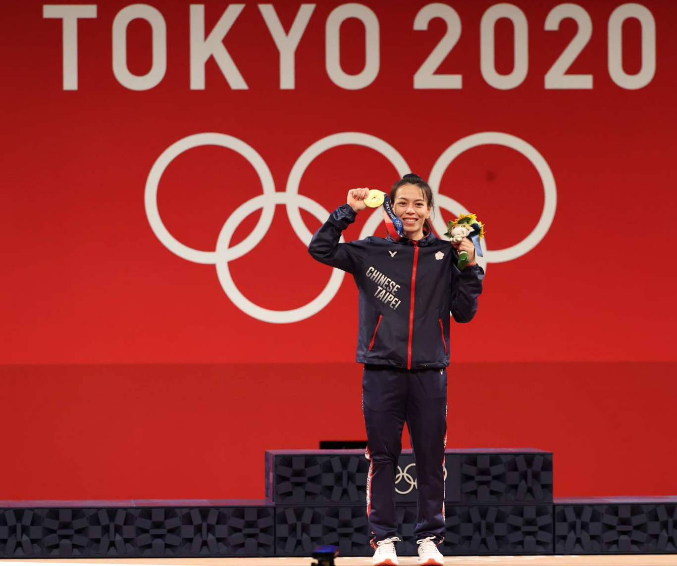 2020東京奧運我國舉重好手郭婞淳以總合236公斤的佳績勇奪女子59公斤級金牌。