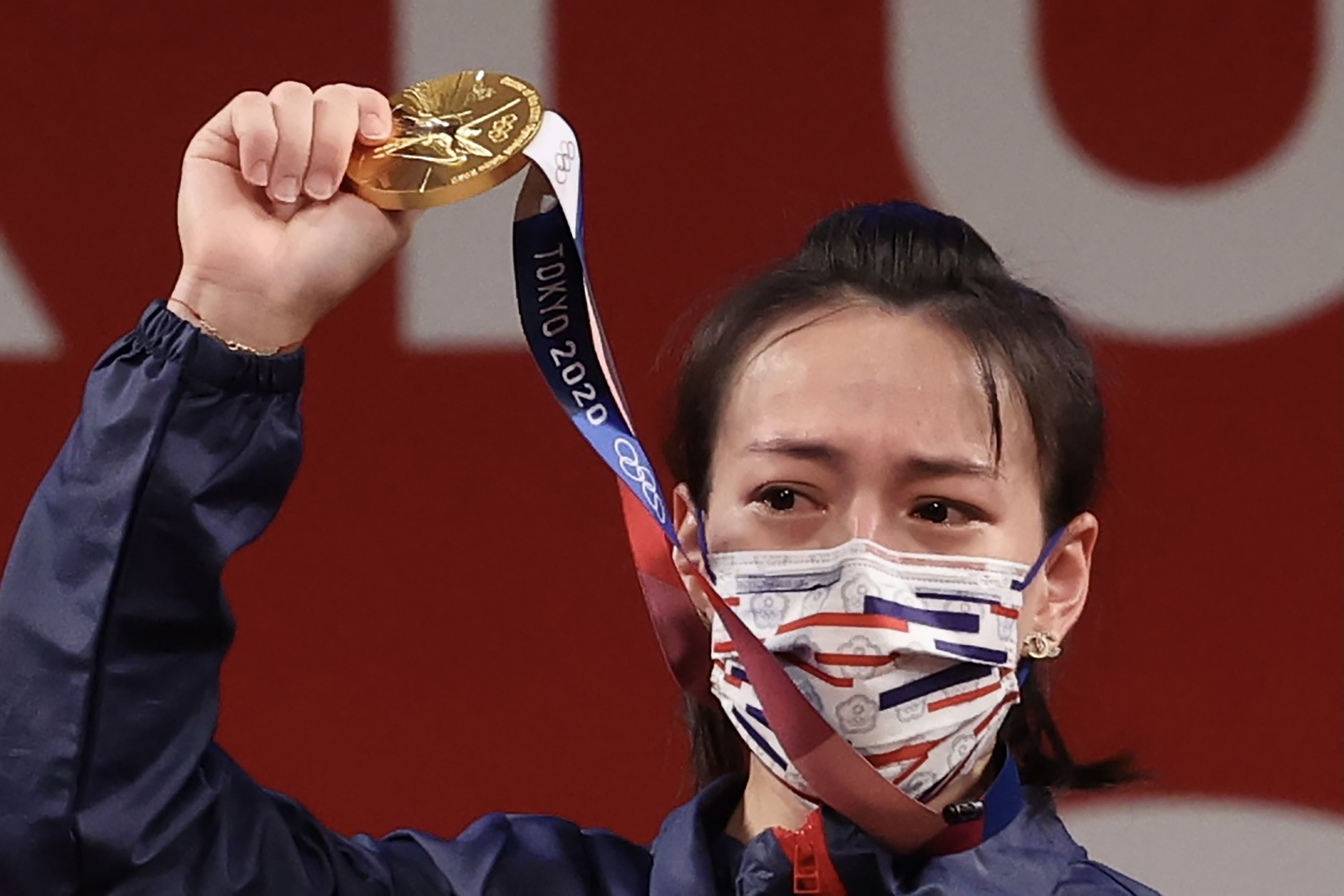 2020東京奧運我國舉重好手郭婞淳以總合236公斤的佳績勇奪女子59公斤級金牌。