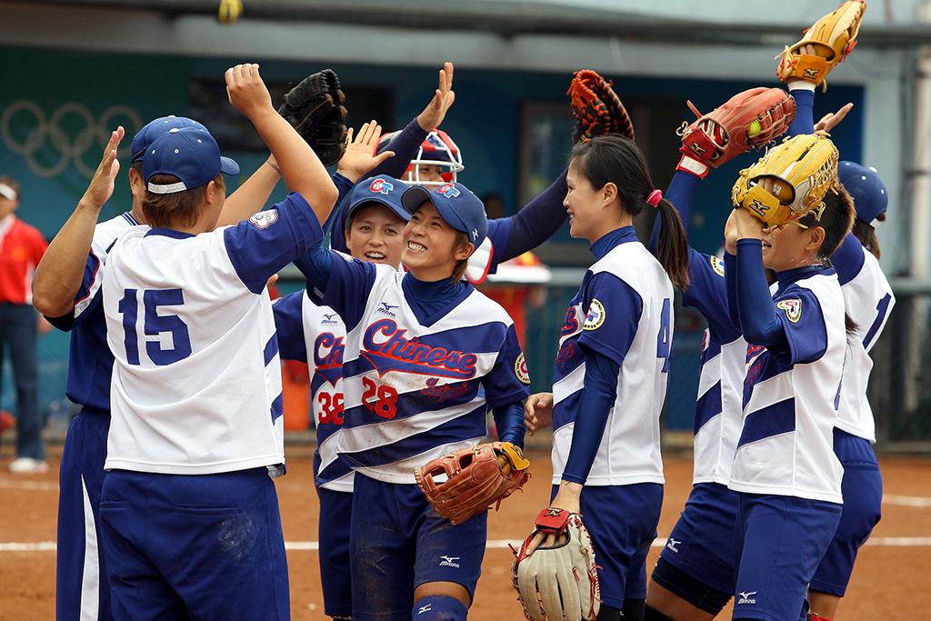 2008北京奧運我國女壘隊以2：1戰勝中國隊。