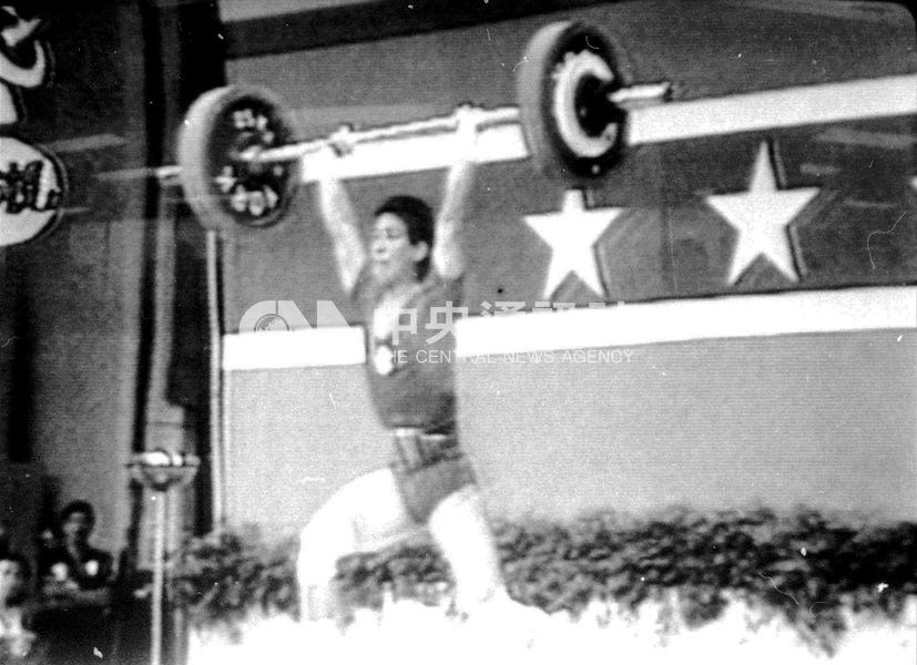 1984年第二十三屆洛杉磯奧運會，蔡溫義或舉重男子60公斤級銅牌。
                                                                                                    資料來源：中央通訊社影像空間，〈蔡溫義〉