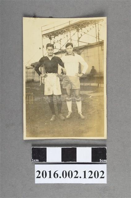 1930年代，早稻田大學時期柯子彰與張星賢於橄欖球場合影。
                                                                                                    資料來源：國立臺灣歷史博物館。
                                                                                                    