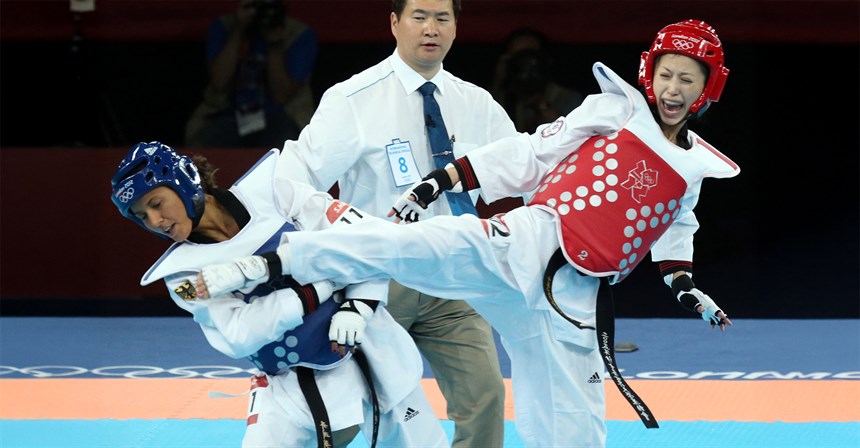 我國跆拳道好手楊淑君（右）出賽女子49公斤級。