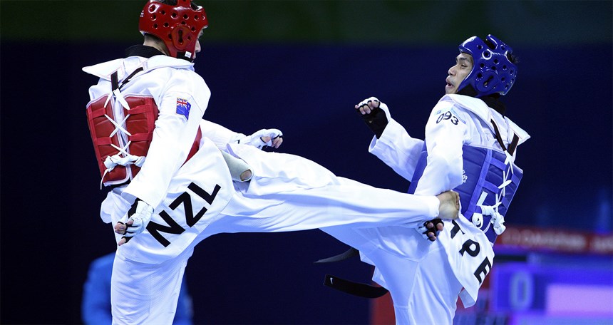 我國跆拳道好手宋玉麒（右）勇奪男子68公斤級銅牌。