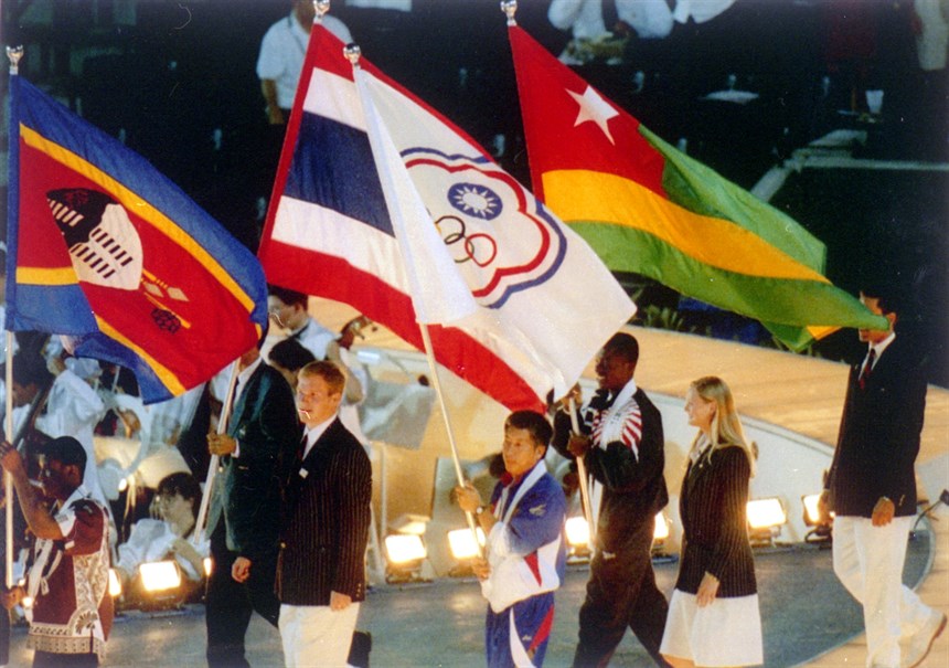 我國代表隊開幕進場由杜台興擔任開幕掌旗官。