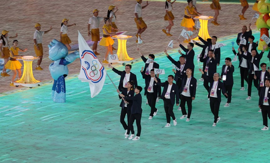 2022杭州亞運開幕式，我國掌旗官由羅嘉翎與王冠閎共同擔任。