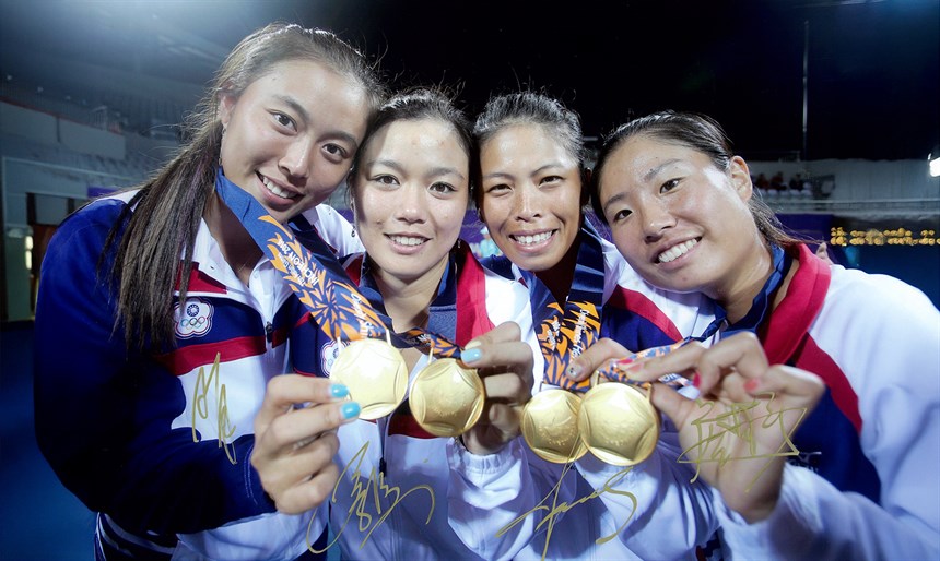 2014仁川亞運詹皓晴、詹詠然、詹謹瑋、謝淑薇勇奪女子團體網球金牌。 