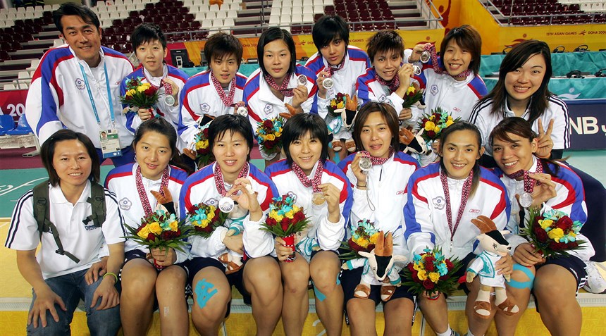 我國女子籃球隊創下亞運史上首度闖進冠軍戰紀錄拿下銀牌。 