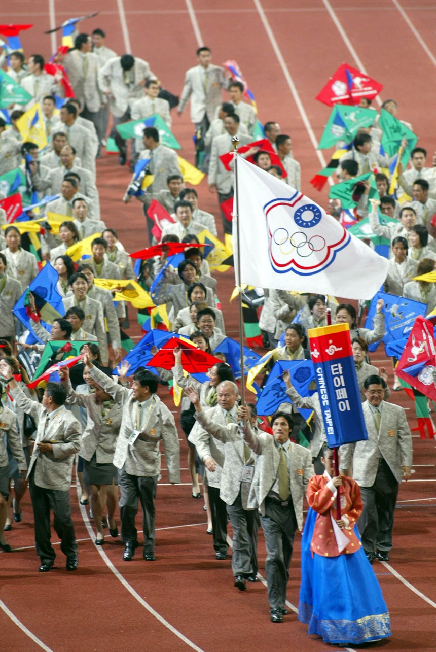 2002釜山亞運開幕式，我國掌旗官由田徑好手陳天文擔任。 
