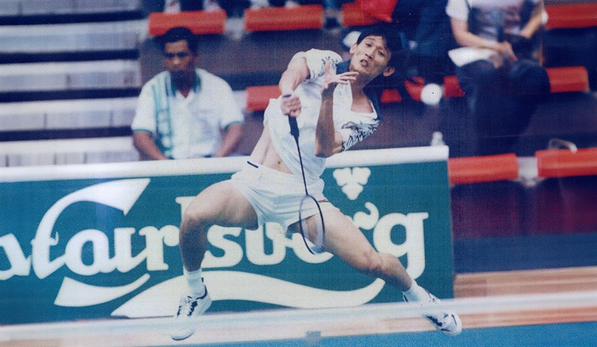 我國羽球好手陳峰比賽簽名照。