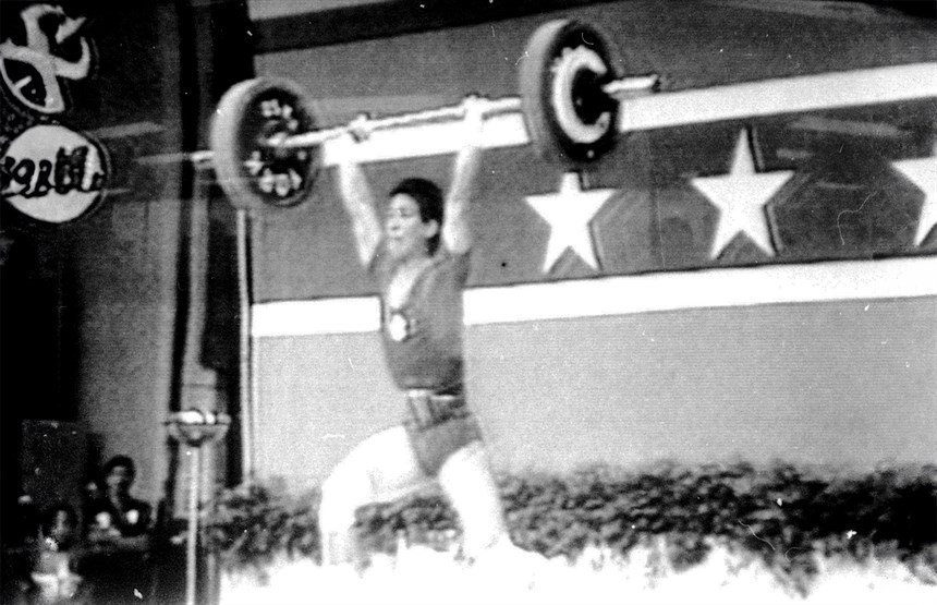 1984洛杉磯奧運我國舉重好手蔡溫義，勇奪男子60公斤級銅牌。