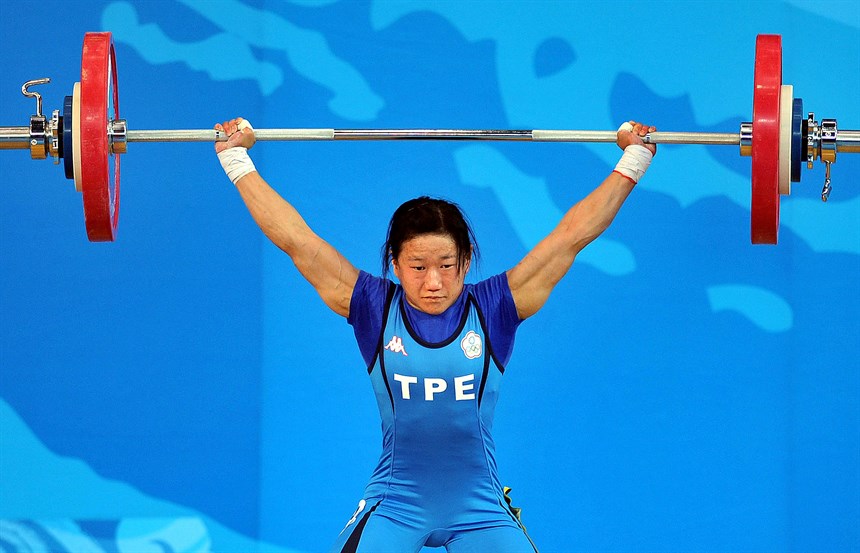 我國舉重好手陳葦綾勇奪女子48公斤級金牌。