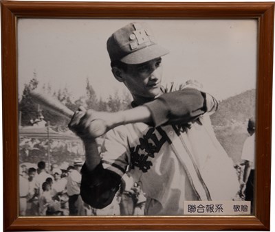 紅葉國小少棒隊員內野手古進財揮棒照片