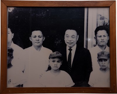 紅葉國小少棒隊1968年獲救國團主任蔣經國接見合照(一)