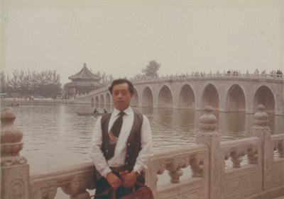 傅松南1985年返山東探老母親照片