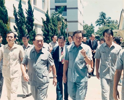 行政院院長郝柏村1990年蒞臨左營運動訓練中心指導照片