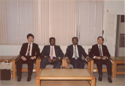 巴哈馬青年體育暨社會事務部常務次長狄恩1990年參訪左營運動訓練中心照片