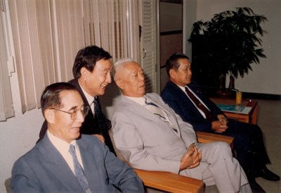 黎玉璽上將、鄭為元上將及張豐緒會長1990年蒞臨左營運動訓練中心視導照片(一)
