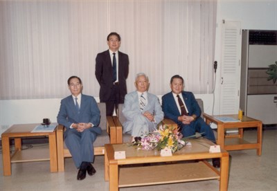 黎玉璽上將、鄭為元上將及張豐緒會長1990年蒞臨左營運動訓練中心視導照片(五)