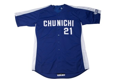 國立體育大學收藏之陳偉殷CHUNICHI藍白棒球衣