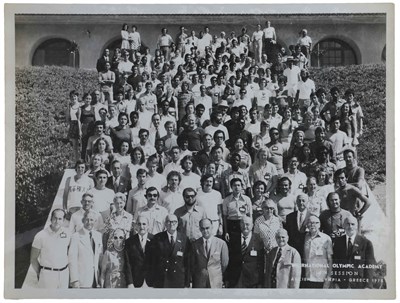 高庸1973年參與希臘奧林匹亞研究院講習與各國代表合照