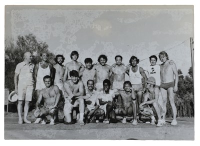 高庸1973年參與希臘奧林匹亞研究院排球賽與隊員合照