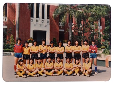 陳光雄1986年與臺南師專女子足球隊合照