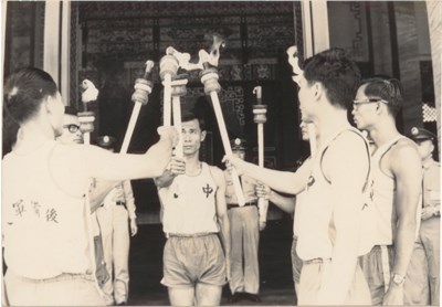 雷寅雄「1969第1屆臺北市後備軍人運動會」參與聖火傳遞照片(一)