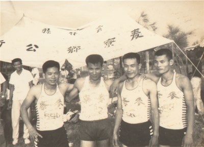 雷寅雄「1959雲林縣運動會」「400公尺接力」冠軍合照