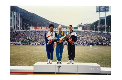 馬君萍「1997第2屆釜山東亞運動會」七項全能銀牌頒獎照